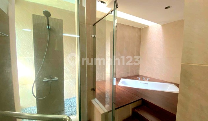 For Rent: Patra Kuningan House, Spacious and Strategic Location 2