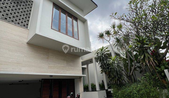 Dijual Rumah Tropis Konsep Bali di Kemang Jakarta Selatan 1