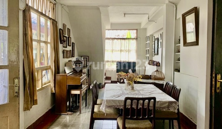 Rumah Bangunan Tua 15X28 Strategis di Menteng 2