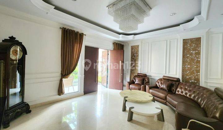 Rumah Mewah Eksklusif 12x20 Sudah Renovasi di Golf Island Pik 2