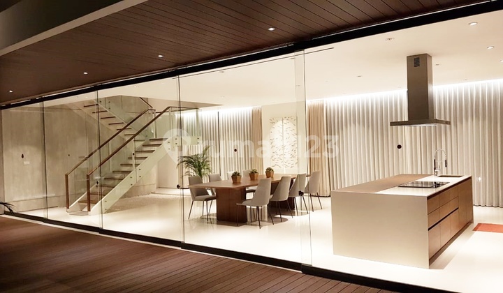 Dijual Rumah Pinisi Mewah, Ada Swimming Pool, Posisi Hoek di Pik