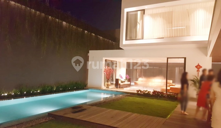 Dijual Rumah Pinisi Mewah, Ada Swimming Pool, Posisi Hoek di Pik 2