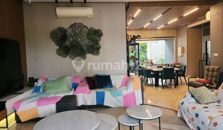 Rumah Mewah 3Lantai Sudah Renovasi Ada Kolam Renang