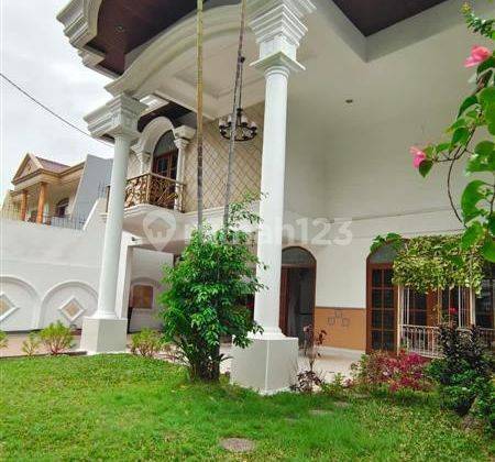 Rumah Sangat Kokoh, Mewah Kolam Renang Pribadi Design Classic, Furnished, Murah, Premium Strategis di Cempaka Putih Jakarta Pusat  1