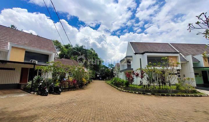 Rumah Cantik Siap Huni Lokasi di Hook di Rancamaya 2