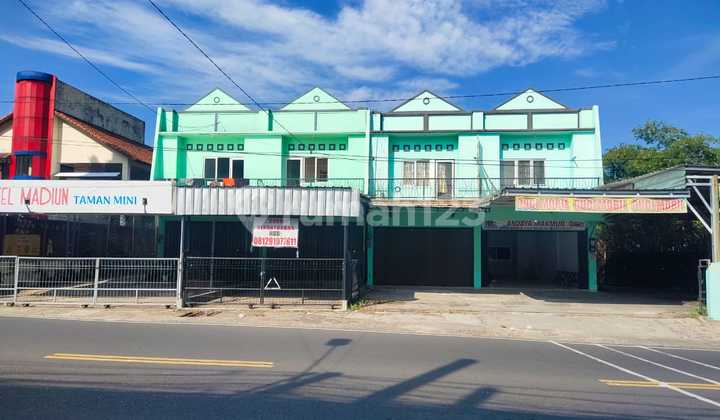 Sewak Ruko Bonus Lahan Kosong Di Samping Dan Belakang Ruko