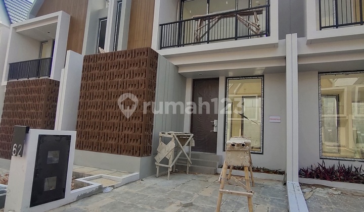 Beautiful House, Cool Air, Inadequate Infrastructure. 2