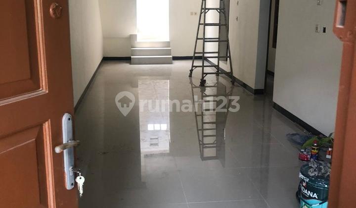 Disewakan Rumah 2 Lantai Tengah Kota Sayap Gatot Subroto 1