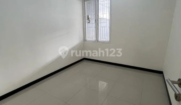 *Di Sewakan Rumah di Taman Kopo Indah III* 2