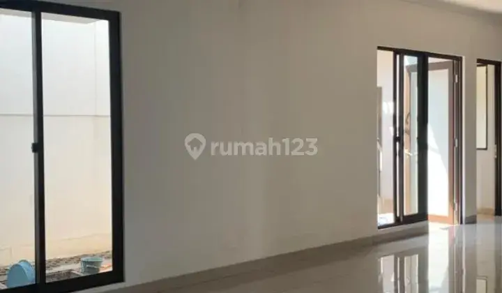 *Di jual Rumah Baru di Summarecon* 2