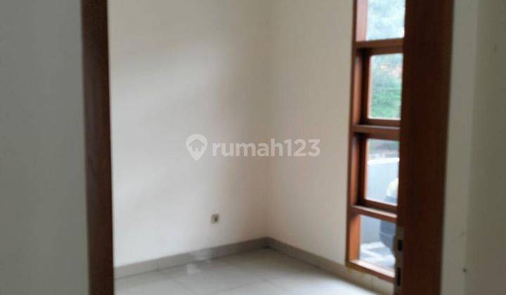 *Di Jual Rumah Siap Huni di Taman Kopo Indah I* 2