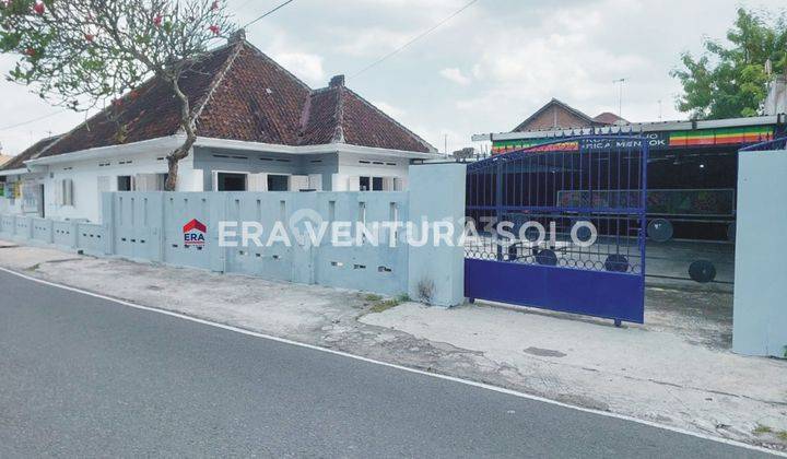 Rumah Mewah Strategis Gilingan Solo 1