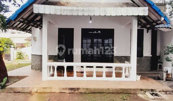 1.5-Story Ready-to-Occupy House with SHM 7 Minutes to Ciputat Cinere Serpong Toll Road 1.5-Story Ready-to-Occupy House with SHM 7 Minutes to Ciputat Cinere Serpong Toll Road