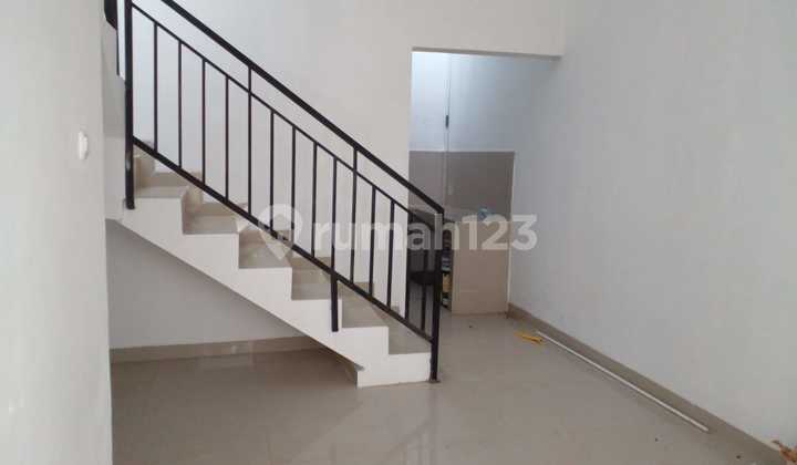 Nice House Ready to Occupy. Adjacent to Pondok Cabe, 10 Minutes to Toll. Pamulang. 2