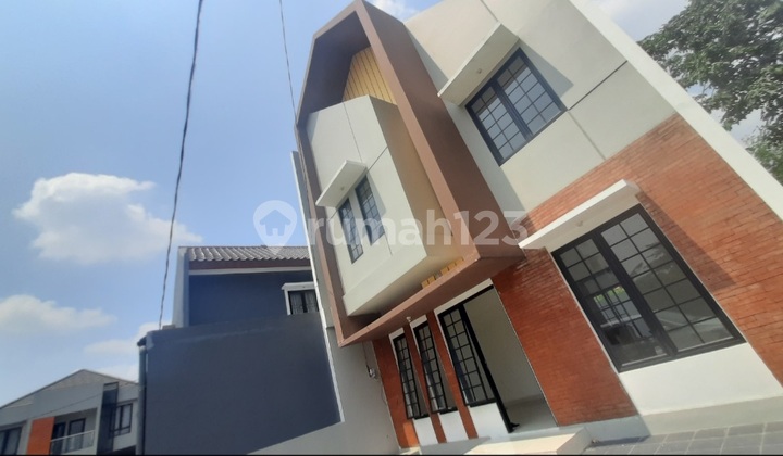 Rumah dekat pasar cibubur jakarta timur Rumah dekat pasar cibubur jakarta timur