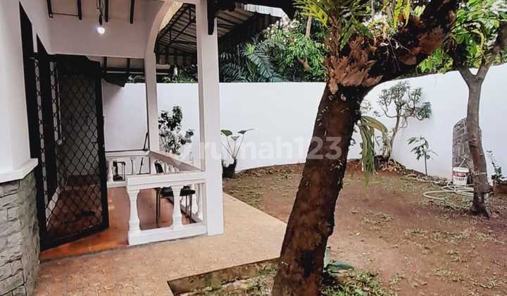 1.5-Story Ready-to-Occupy House with SHM 7 Minutes to Ciputat Cinere Serpong Toll Road 1.5-Story Ready-to-Occupy House with SHM 7 Minutes to Ciputat Cinere Serpong Toll Road