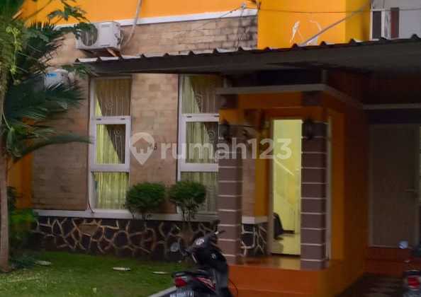 Well-Maintained House 3 Minutes to UIN Campus Near Busway MRT Lebak Bulus