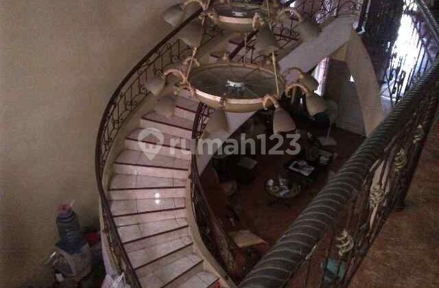 Dijual Rumah Classic Villa Arteri Kebon Jeruk Bagus Siap Huni Harga Dibawah Pasaran Lokasi Strategis Bebas Banjir