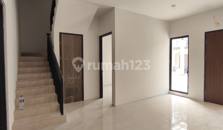 Luxury House for Sale Ready to Occupy Near Jakarta West Toll Airport