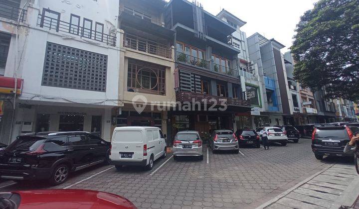 Ruko komersil Bagus Dijual Cepat di Darmawangsa Square 2