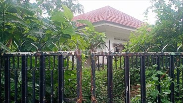 Old House with Land for Quick Sale in Menteng, Central Jakarta 2