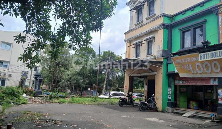 Good Strategic Shop House for Quick Sale in Tangerang 2