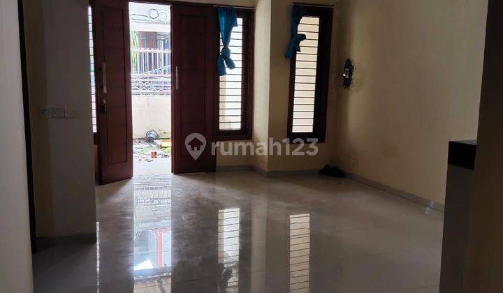 Rumah Shm Jual Murah Dekat Gelora Bung Tomo  2