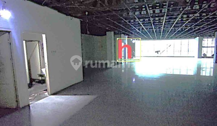 Gedung 4 lantai di Pluit