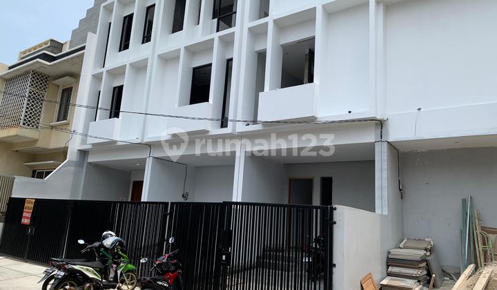 Rumah baru dan bagus di Muara Karang, 3,5 Lantai 2