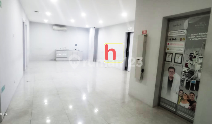 Three-Unit Terrace Shophouse at Metro Gallery PIK Three-Unit Terrace Shophouse at Metro Gallery PIK