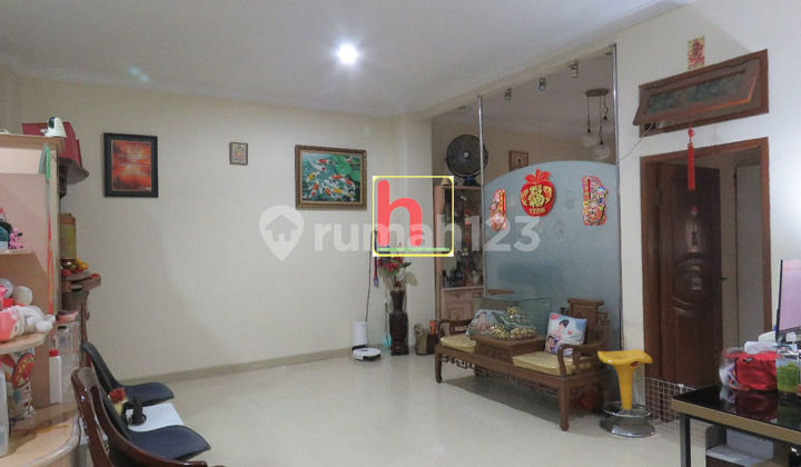 House in Muara Karang, 4+1 bedrooms