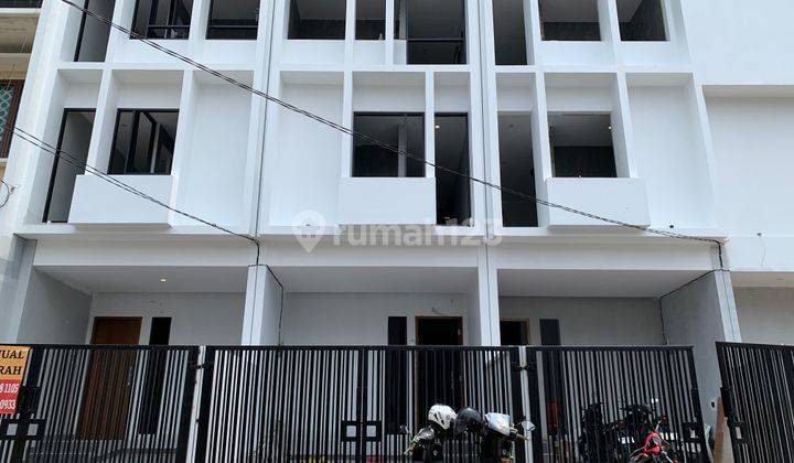 Rumah Baru Dan Mewah 3,5 Lantai di Muara Karang  2