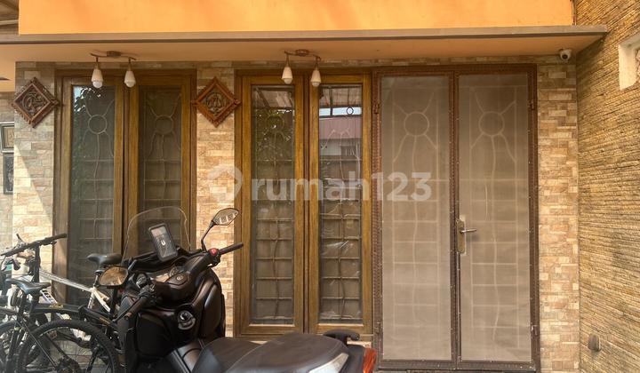 Rumah luas di Harapan Indah bekasi Cluster Adenium