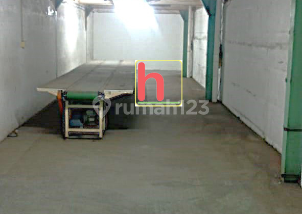 Dijual gudang 2 lantai di Kapuk kayu besar