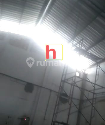 Gudang Hook di Pergudangan Miami Kapuk Kayu Besar