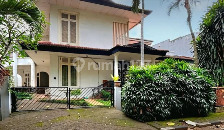 Bangunan 2 Lantai Terawat, Posisi Hook, Dalam Komplek Besar.