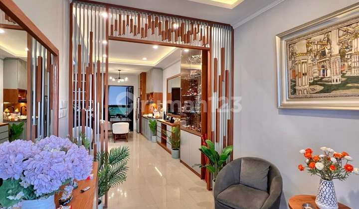 Quick Sale, Modern Minimalist Design House, One Step to Pondok Indah Mall, Two-Car Wide Road. 2