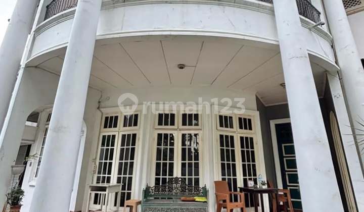 Well-Maintained 2-Story Building, Hook Position, Inside a Large Complex. 2