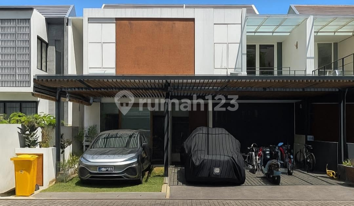 Modern House Within a Townhouse, Private Pool, Strategic Location. Modern House Within a Townhouse, Private Pool, Strategic Location.