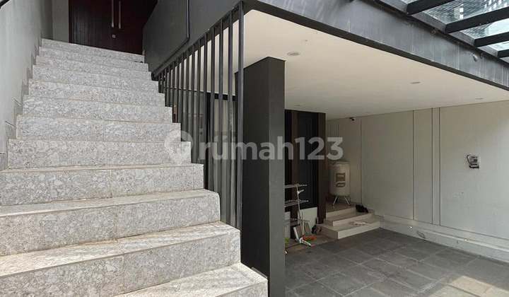  Rumah 3 Lantai, Siap Huni Lokasi Strategis Dekat Pintu Tol, Dalam Cluster. 2