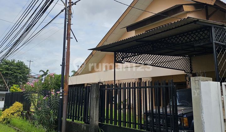 2-Story House in a Large Complex Hook Position 2-Story House in a Large Complex Hook Position