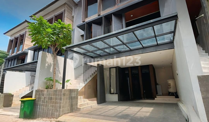  Rumah 3 Lantai, Siap Huni Lokasi Strategis Dekat Pintu Tol, Dalam Cluster.