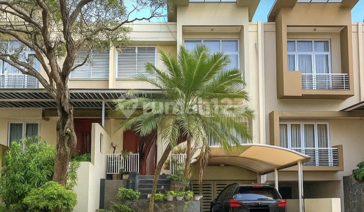 Rumah Dalam Townhouse, Bangunan 3 Lantai Terawat, Lokasi Strategis.