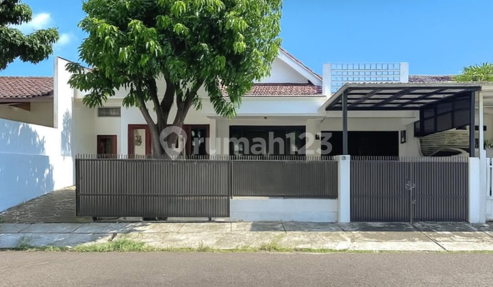 Bangunan 1,5 Lantai, Layout Plong, Hunian Tenang 