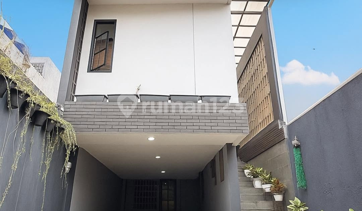 House For Sale - [cilandak]like New, Bangunan 3 Lantai, Sangat Terawat Dan Siap Huni.