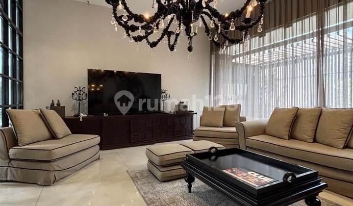 2-Story Building, Suitable for Residence, Gallery, or Beauty Clinic. 2