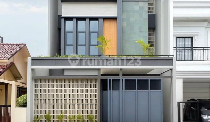 New House, 3-Story Building Ready to Occupy, Within a Complex. New House, 3-Story Building Ready to Occupy, Within a Complex.