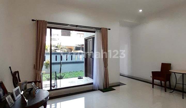 Well-Maintained 2-Story Building Ready to Occupy, Located in a Large Complex. 2