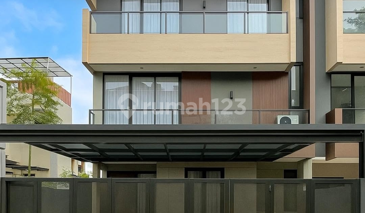 Near Desari Toll and Simatupang Toll, 3-Storey Building