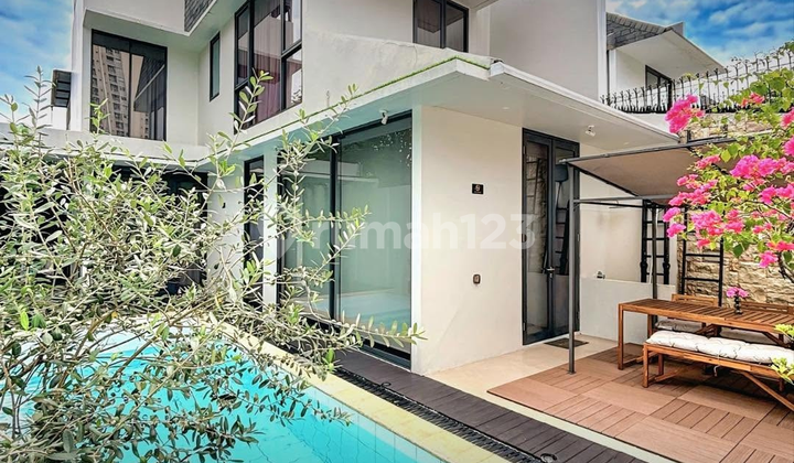 House For Sale - [veteran / Bintaro]rumah Dalam Townhouse, Private Pool, Terawat Dan Siap Huni.